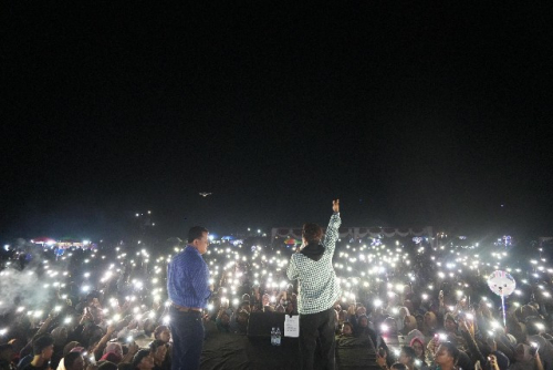 Strategi Bupati Suhardiman Amby Meningkatkan Perekonomian Masyarakat Kuantan Singingi dengan mendatangkan Artis Ibu kota sebagai daya tarik pengunjung.