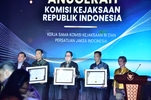 Kejari Kuansing Raih Penghargaan Bergengsi! Harun Sunadi Siap Revolusi Layanan Hukum!