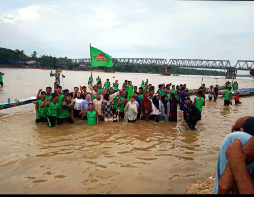 Tampilkan Aksi Gemilang di Tepian Lubuk Sobae Sangkiang Indah menjadi Idola baru pecinta pacu jalur kuantan Singingi.