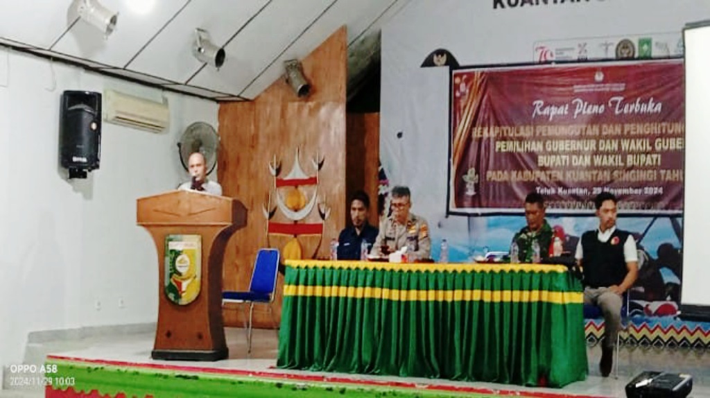 Camat Kuantan Tengah Risman Ali Buka secara langsung Rapat pleno terbuka Gubernur dan Bupati Kuansing.