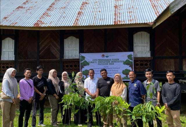 Laskar Hijau Kuansing Lakukan penanaman pohon dikawasan Cagar budaya Sentajo Raya.